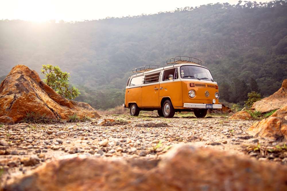 Combi Volkswagen au coucher du soleil